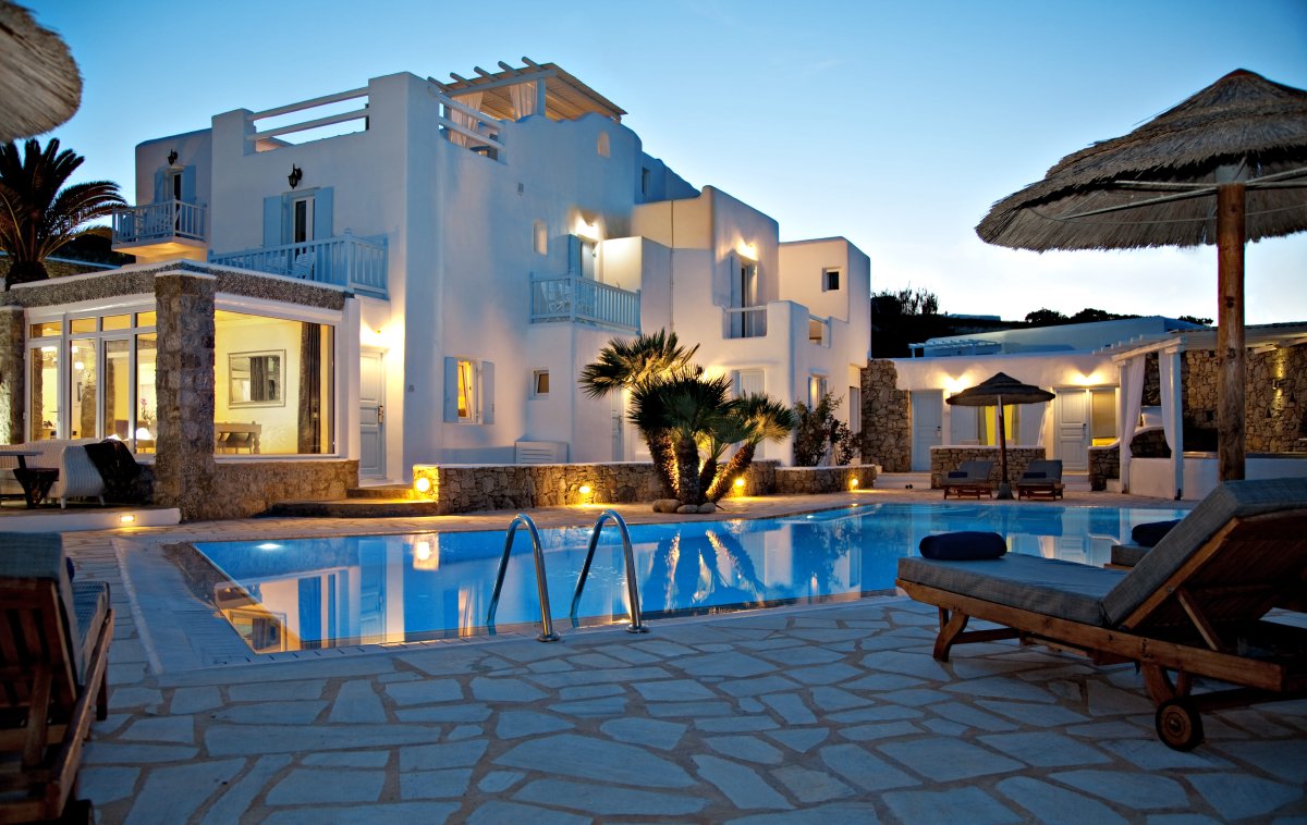 villa house with pool and lights